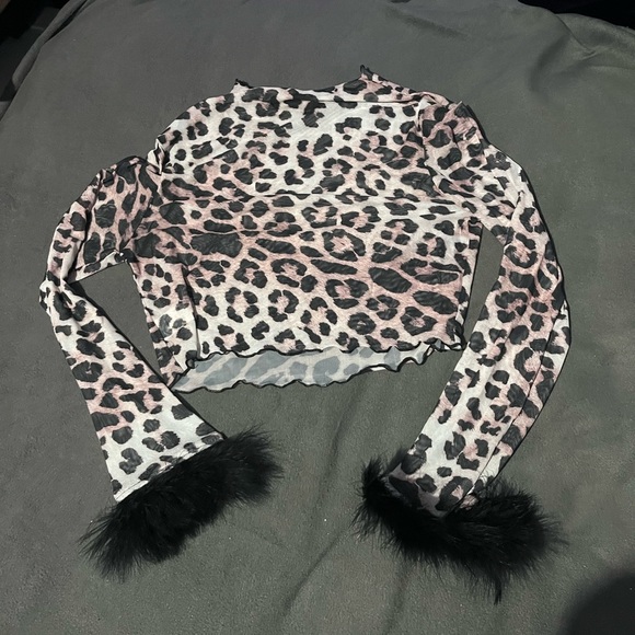 SHEIN Leopard Fuzzy Cuff Lettuce Trim Mock Neck Crop Mesh Top - Picture 4 of 9